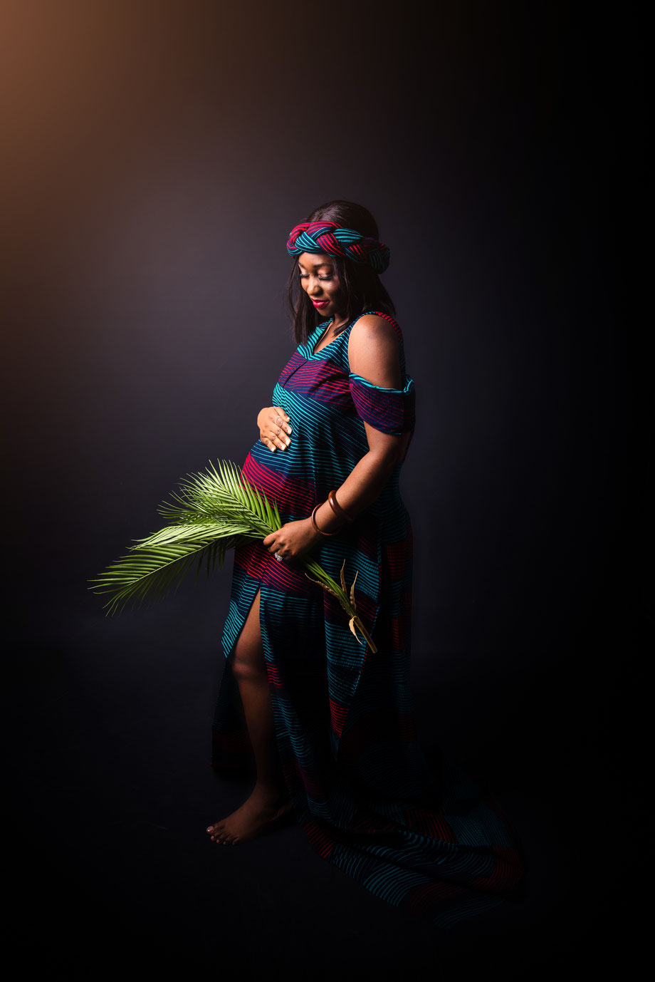 maternity shoot in traditional clothes