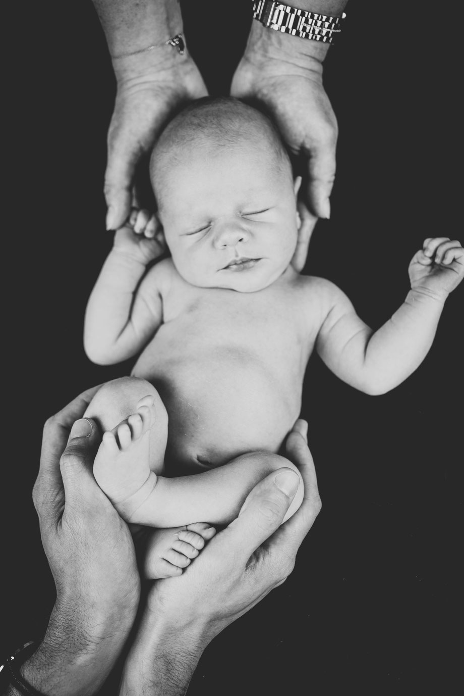 newborn shoot in black white