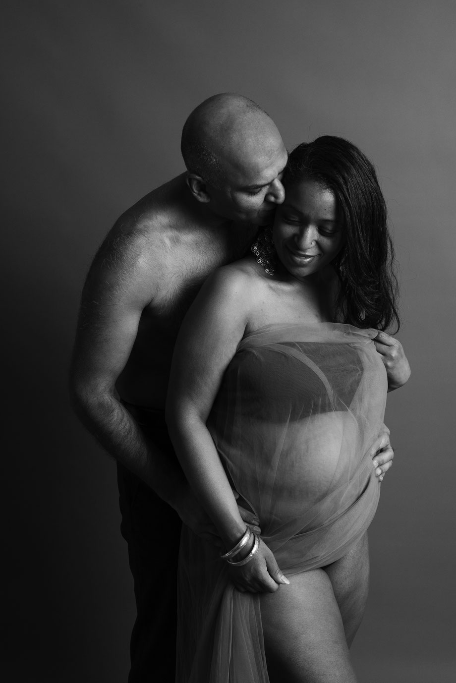 pregnancy shoot with partner