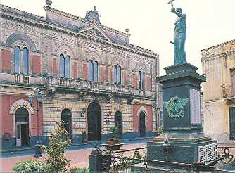 P.zza Municipio e Monumento ai caduti