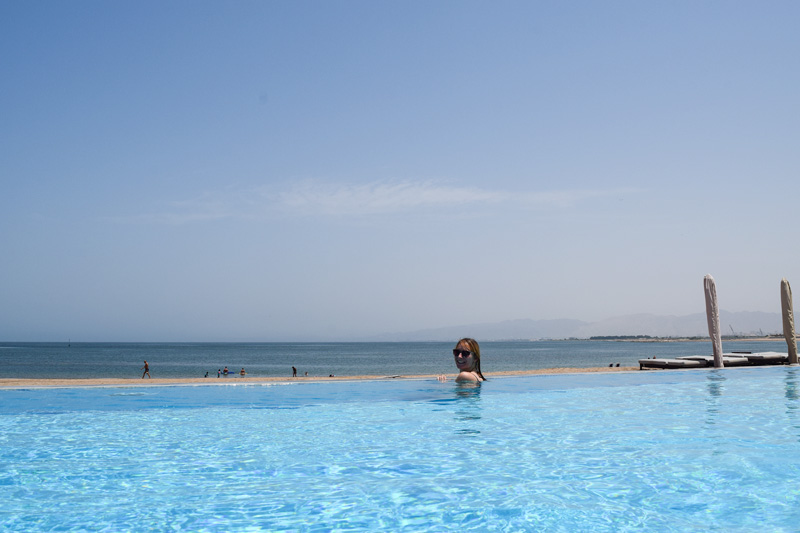 12 Days in Oman - Pool Time at the Kempinski Hotel