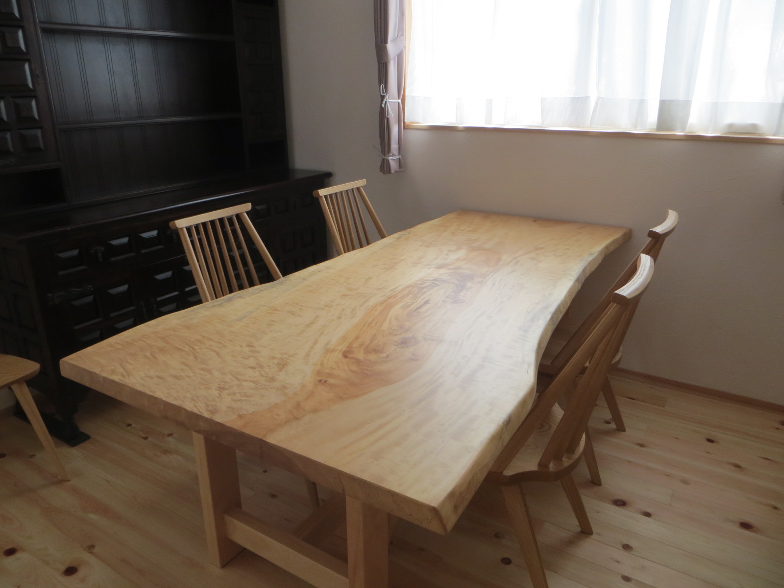 一枚板の無垢テーブル - 飛騨高山 匠の家具 Gallery森の芽ぐみ 一枚板の無垢テーブル - 飛騨高山 匠の家具 Gallery森の芽ぐみ