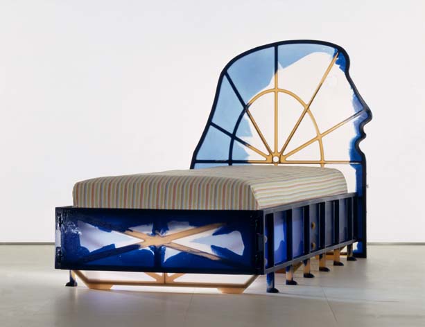 Single bed: 115 x 138 cm (spalliera) 103 x 40 cm (letto)