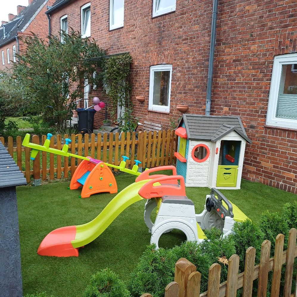 Unsere Spielwiese im Vorgarten 