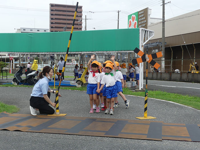 踏切も渡れるかな？