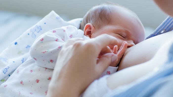 Gewichtsverlust eines Babys beim Verlassen des Krankenhauses nach der Entbindung