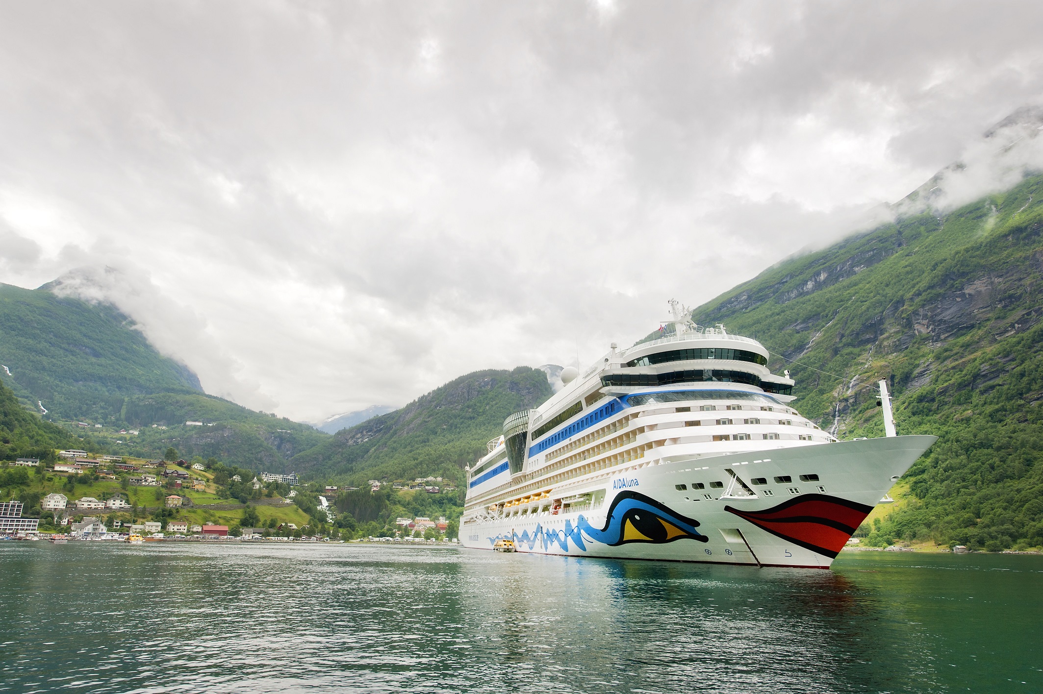 Daniel Kublbock Springt Von Aidaluna Suizid Suche Erfolglos Beendet Daniel Kublbock Gilt Als Verschollen Cruise Paper