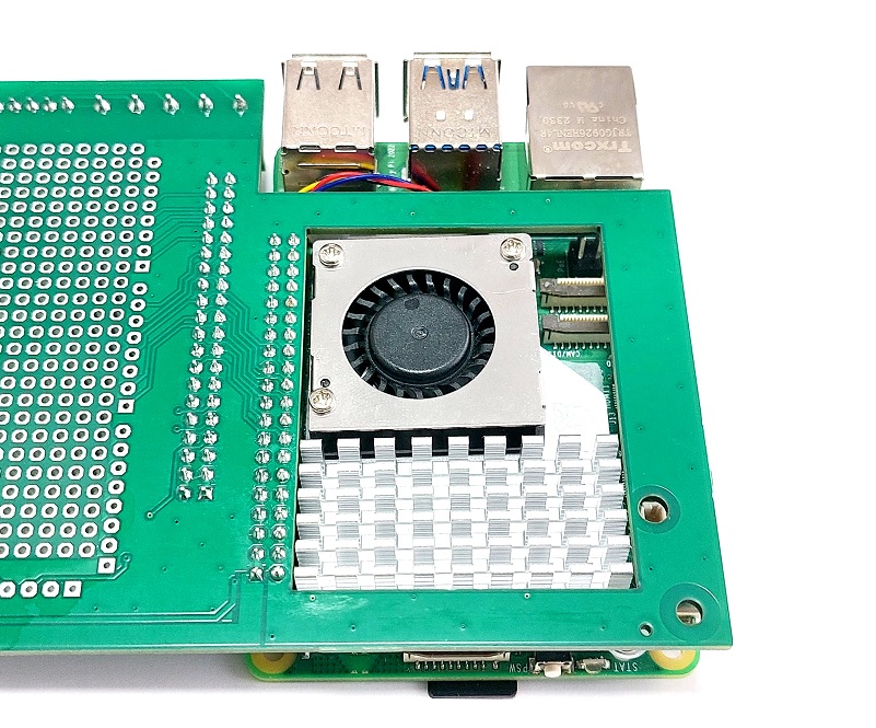 Ansicht PCB Unterseite Pi5 mit eingebautem Cooler