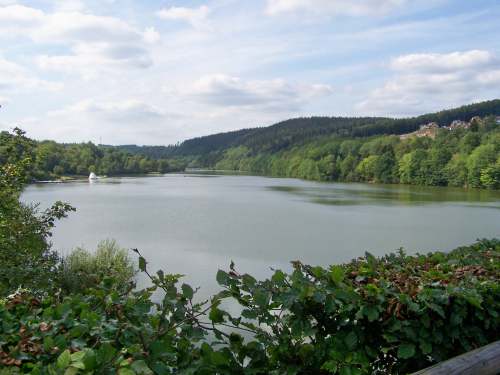 See Wasser Kyll Fluss Wochenende Erholung Stausee Staumauer Wohnmobilpark Ferienpark Restaurant Eifel Naherholung Naturschutzgebiet