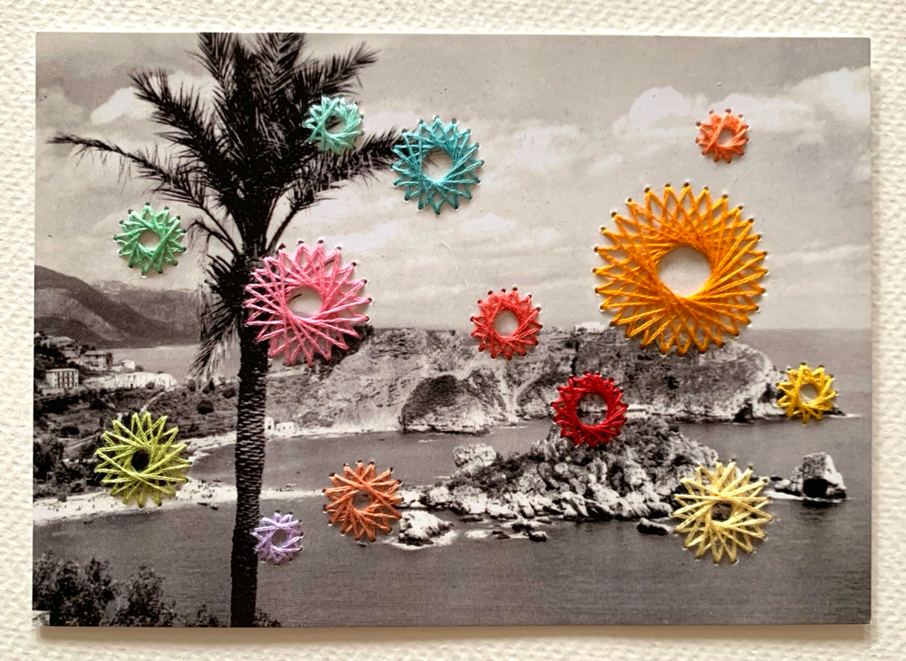 „dots.2025“, handbestickte Postkarte (no.38/2025)