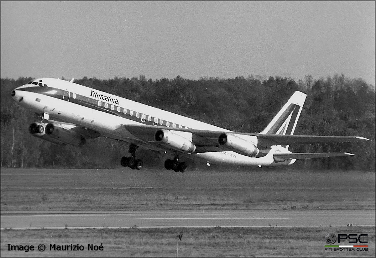 I-DIWJ Douglas DC-8-62 45986 379 JT3D-3B s3  Alitalia 1968 © collezione Maurizio Noè p.g.c. - Piti Spotter Club Verona