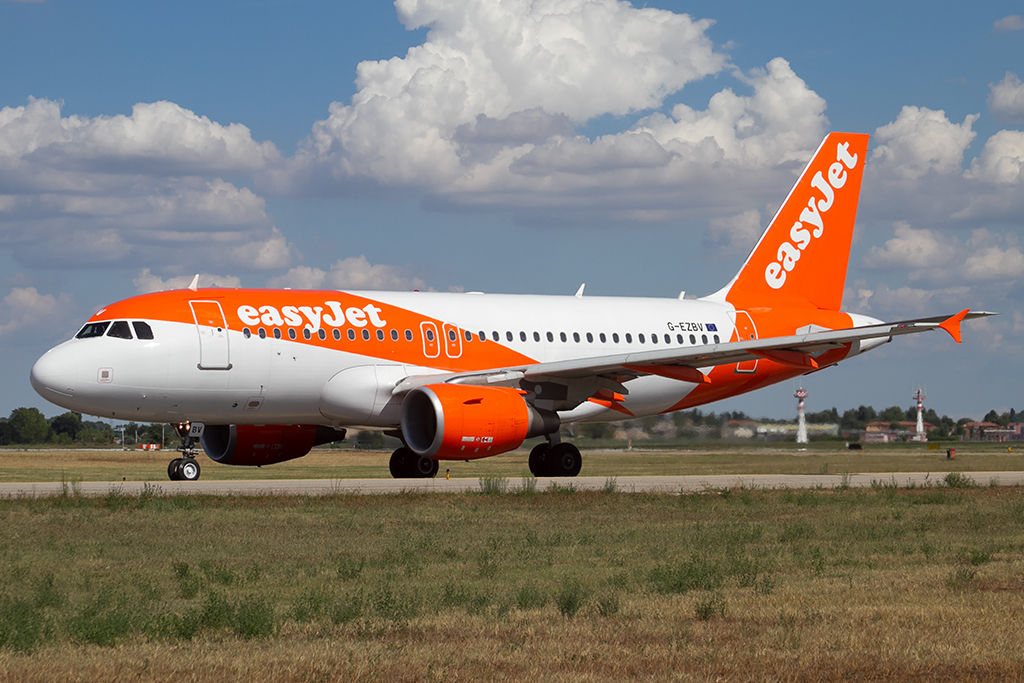 G-EZBV A319-111 3122 EasyJet Airline @ Bologna Airport 20.08.2015 © Piti Spotter Club Verona