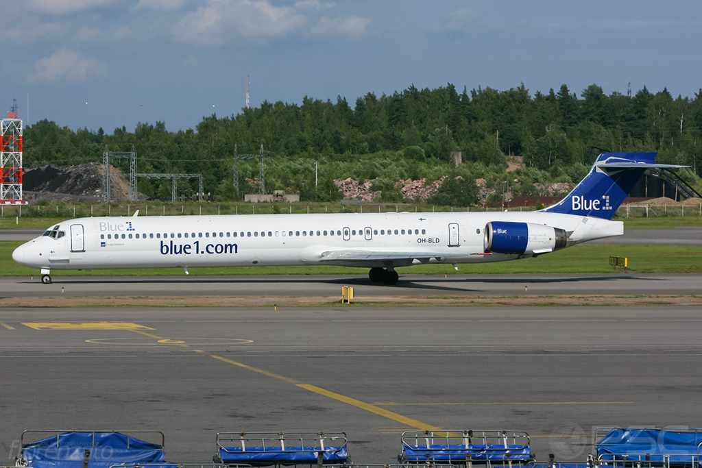 OH-BLD MD-90-30 53544/2197 Blue1 @ Helsinki Airport 2008 © Piti Spotter Club Verona
