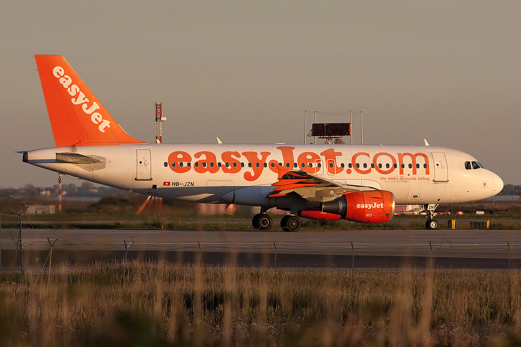 HB-JZN A319-111 2387 EasyJet Switzerland @ Venezia Airport 07.11.2012 © Piti Spotter Club Verona