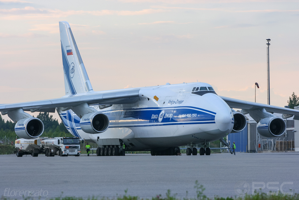 9773054559153 An-124-100 RA-82078 Volga-Dnepr @ Helsinki Airport 2008 © Piti Spotter Club Verona