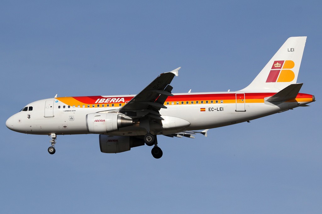 EC-LEI A319-111 3744 Iberia Líneas Aéreas de España @ Milano Malpensa Airport 14.04.2015 © Piti Spotter Club Verona