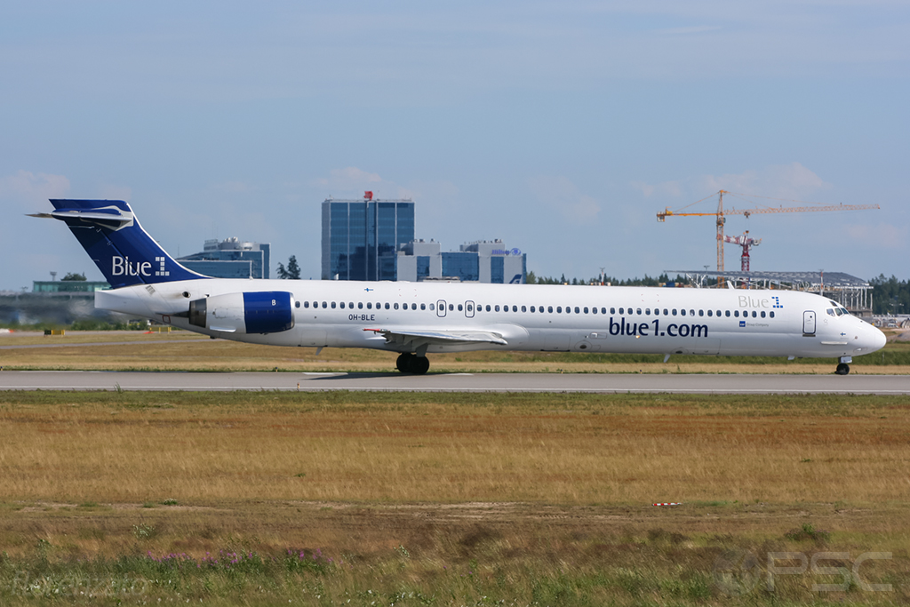 OH-BLE MD-90-30 53457/2138 Blue1 @ Helsinki Airport 2008 © Piti Spotter Club Verona