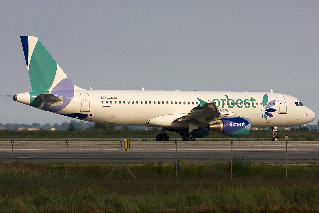 EC-LLX A320-214 4735 Orbest Orizonia Airlines @ Venezia Airport 11.06.2012 © Piti Spotter Club Verona