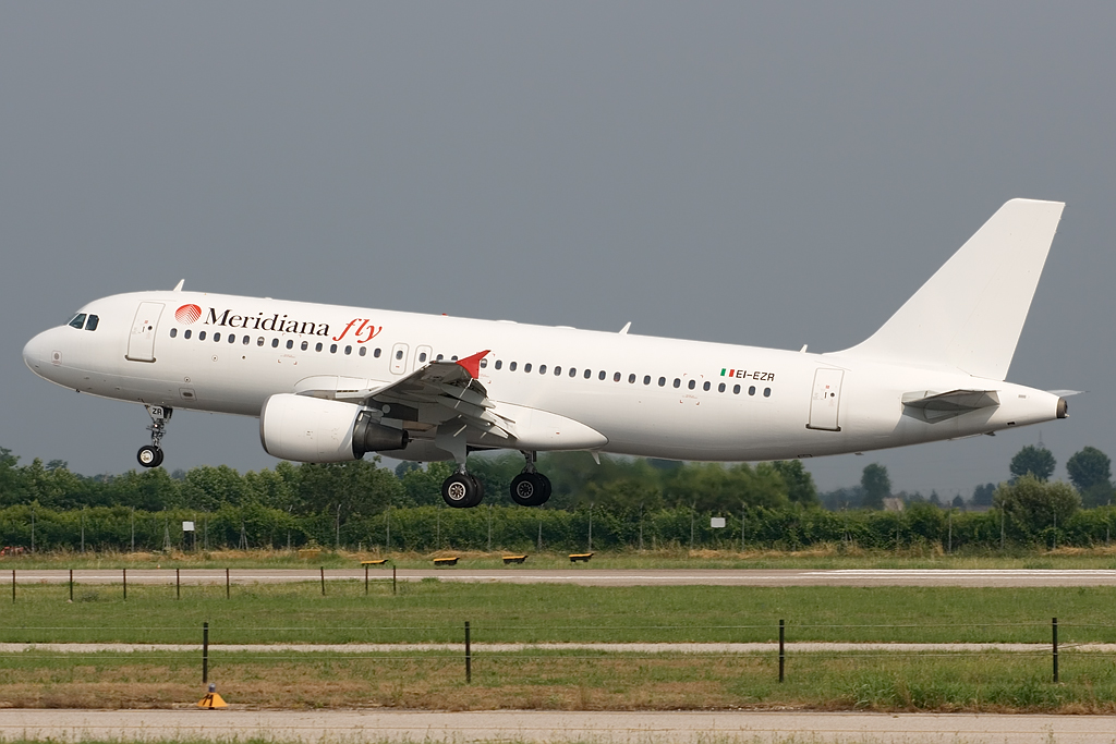 EI-EZR  A320-214  1198  Meridiana Fly  @ Aeroporto di Verona © Piti Spotter Club Verona 