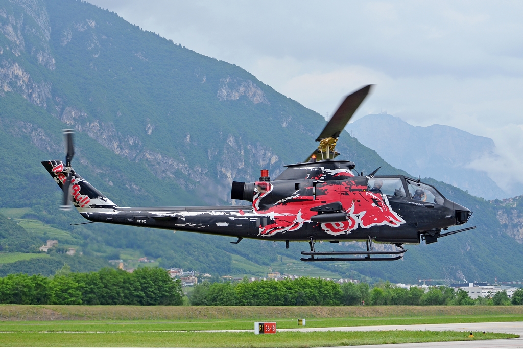 N11FX - The Flying Bulls Bell TAH-1F Cobra (209) @ Aeroporto di Trento © Piti Spotter Club Verona