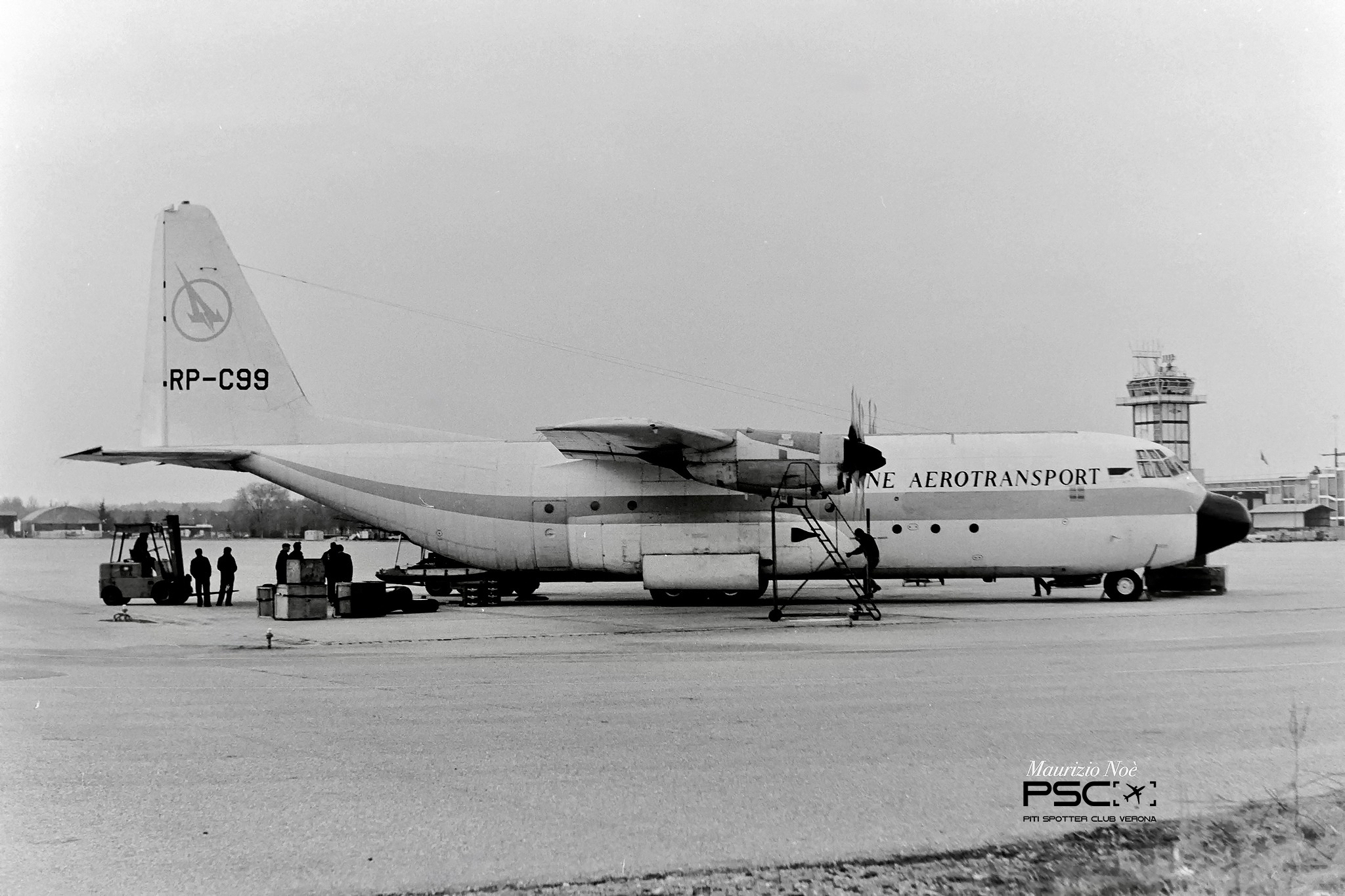 RP-C99 Lockheed L-100-30 Hercules 4302  AL501-D22A  Philippine Aerotransport 1968 © collezione Maurizio Noè p.g.c. - Piti Spotter Club Verona
