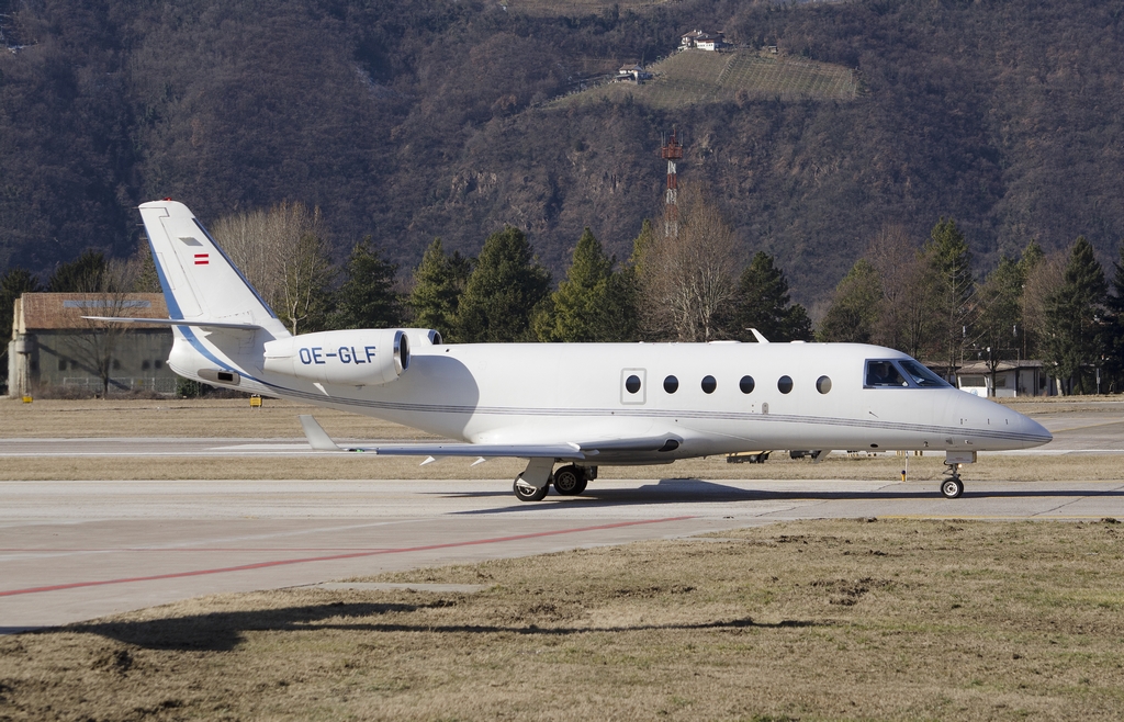 OE-GLF G150 261 Avcon Jet AG @ Aeroporto di Bolzano © Piti Spotter Club Verona