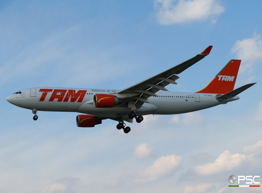 PT-MVB A330-223 238 TAM Linhas Aéreas - Táxi Aéreo Marilia @ London Heathrow Airport 15.04.2008 © Piti Spotter Club Verona