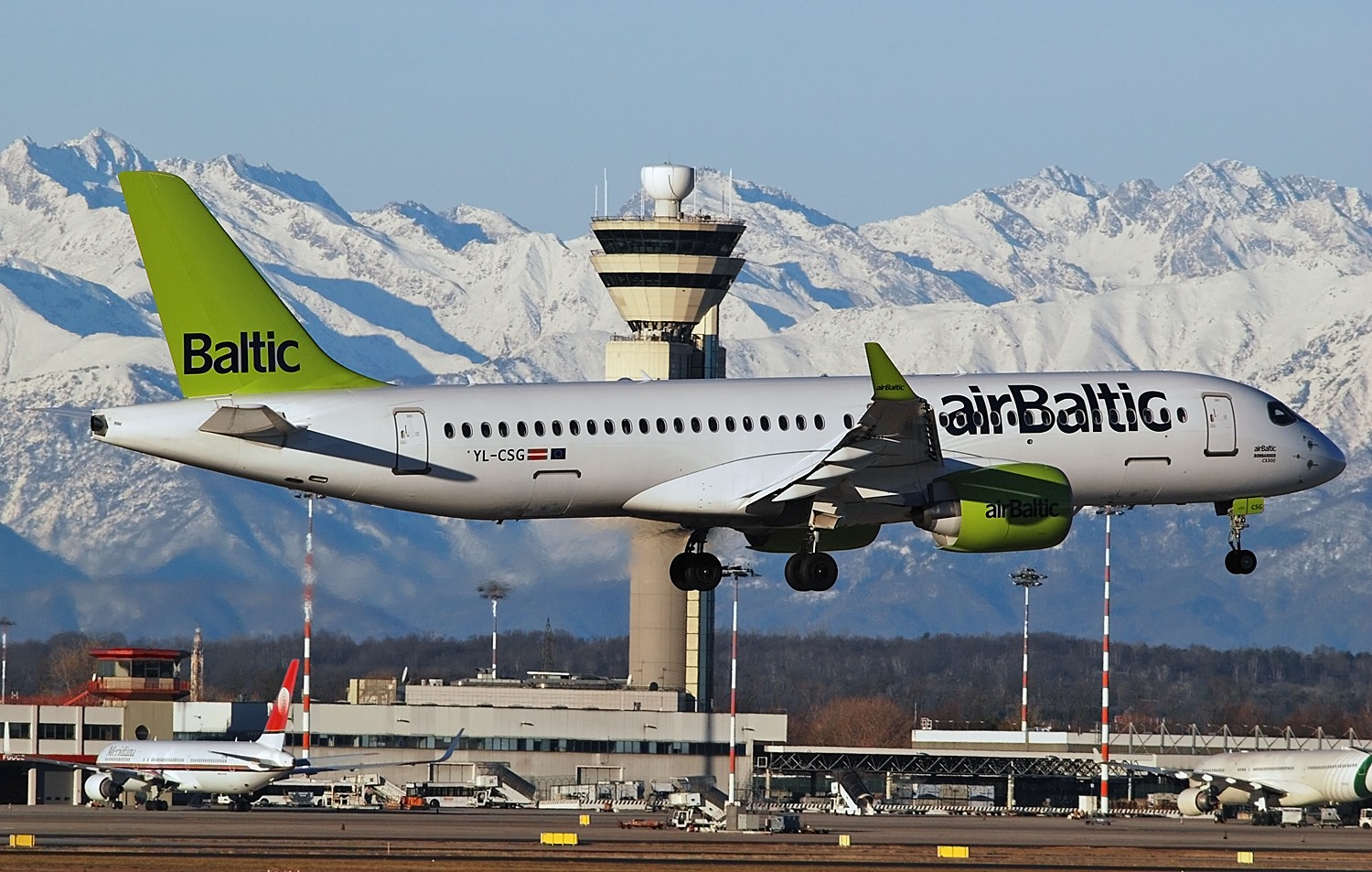 YL-CSG CS300 55009 airBaltic @ Milano Malpensa Airport 29.12.2017 © Piti Spotter Club Verona