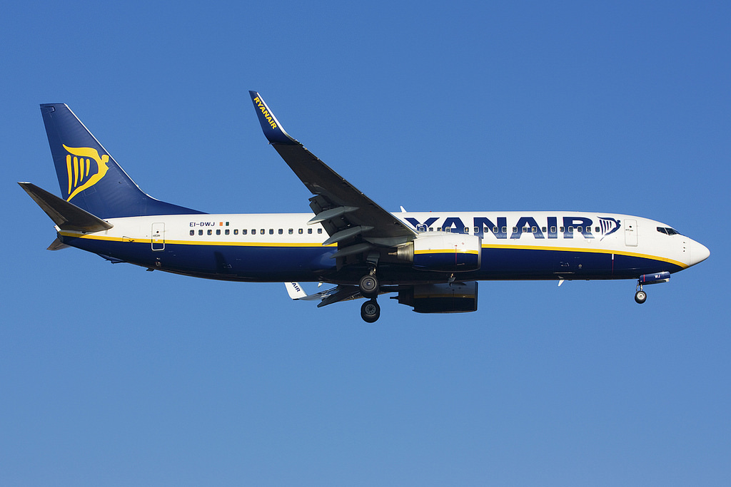EI-DWJ B737-8AS 36077/2411 Ryanair @ Treviso Airport 09.12.2011 © Piti Spotter Club Verona
