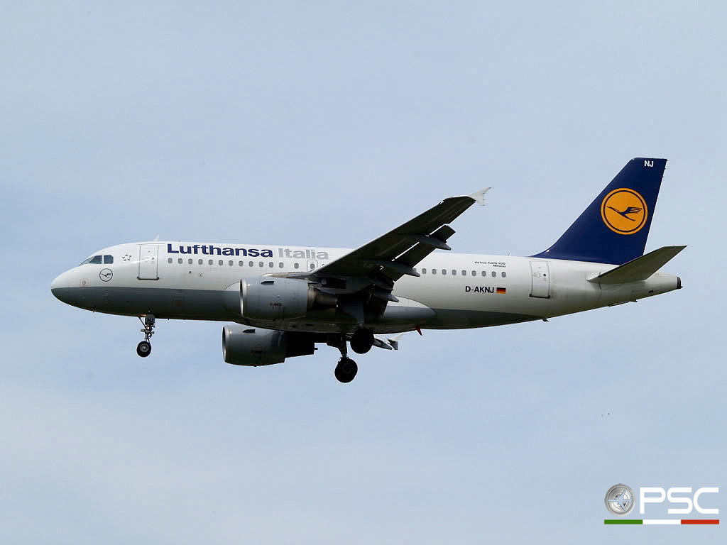 D-AKNJ A319-112 1172 Lufthansa Italia @ London Heathrow Airport 23.05.2009 © Piti Spotter Club Verona