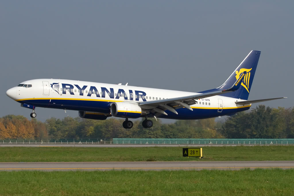 EI-DPR B737-8AS 33614/2219 Ryanair @ Bergamo Airport 01.11.2011 © Piti Spotter Club Verona