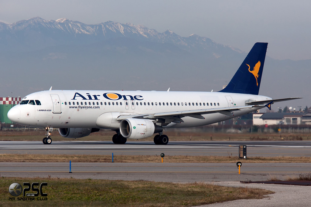 EI-DSR A320-216 3502 Air One