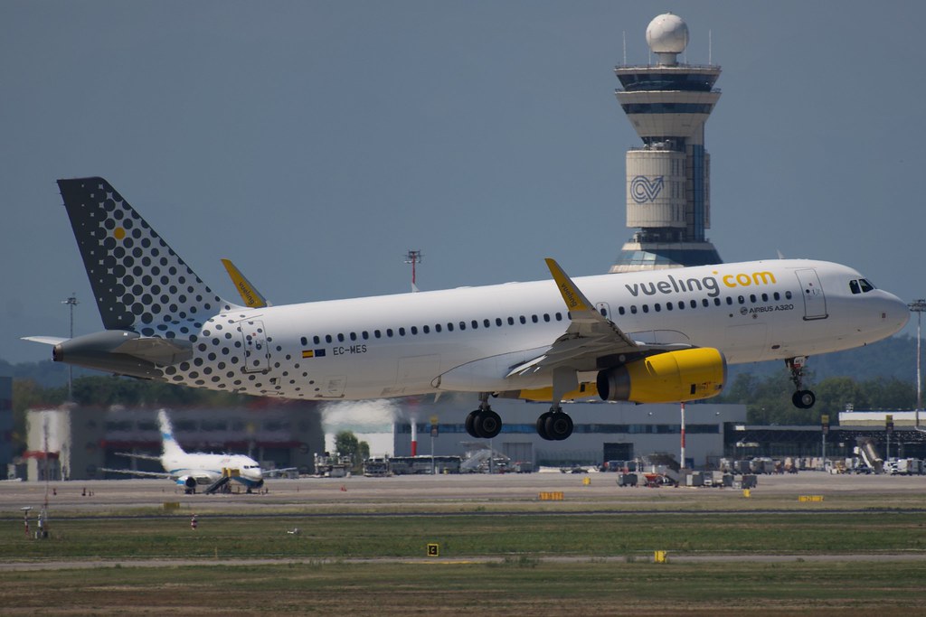 EC-MES Airbus A320-232(SL) 6518  V2527-A5 Leonardo da Vueling Vueling 2015  @ Milano Malpensa MXP 07 2025 © Piti Spotter Club Verona