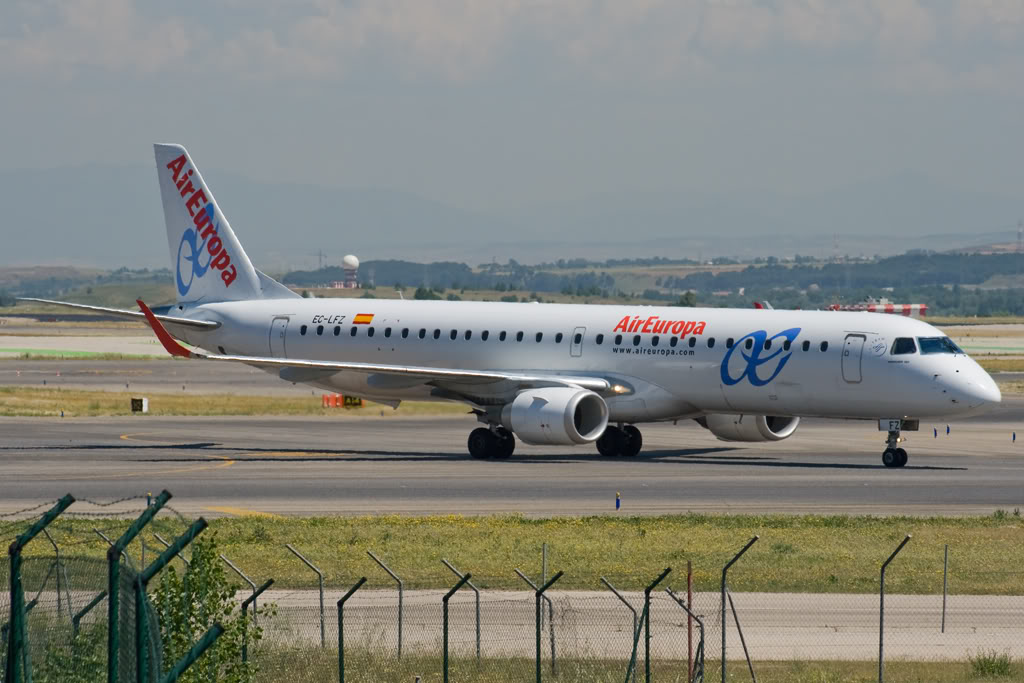 EC-LFZ ERJ195LR 19000357 Air Europa @ Madrid Airport - 25.05.2011  © Piti Spotter Club Verona