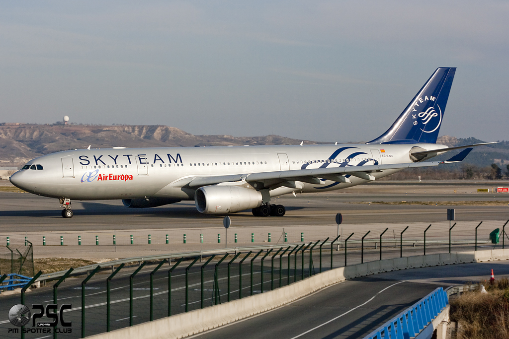 EC-LNH A330-243 551 Air Europa @ Madrid Airport 01.2012 © Piti Spotter Club Verona