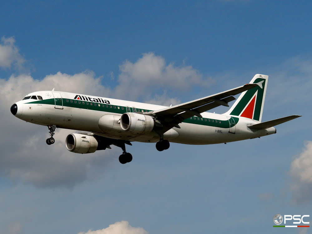 I-BIKL A320-214 1489 Alitalia @ London Heathrow Airport 05.05.2007 © Piti Spotter Club Verona