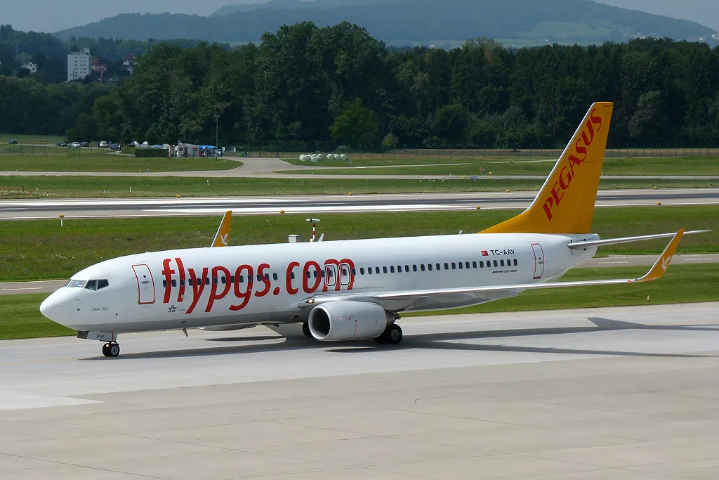 TC-AAV - Boeing 737-82R W 40696 3295 cfm56-7B26  Pegasus Airlines 2010 @ Zurigo ZRH 08 2012 © Piti Spotter Club Verona