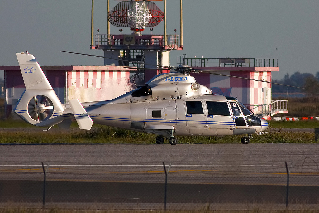 I-LUXA Eurocopter AS365N3 Dauphin 2 ( c/n 6624 ) - mfg: 2003 @ Venezia Airport 07.11.2012 © Piti Spotter Club Verona