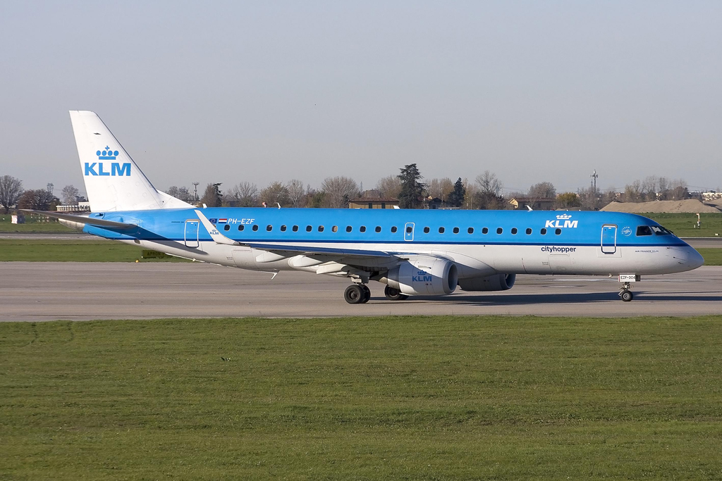 PH-EZF ERJ190STD 19000304 KLM Cityhopper @ Bologna Airport - 03.12.2012  © Piti Spotter Club Verona