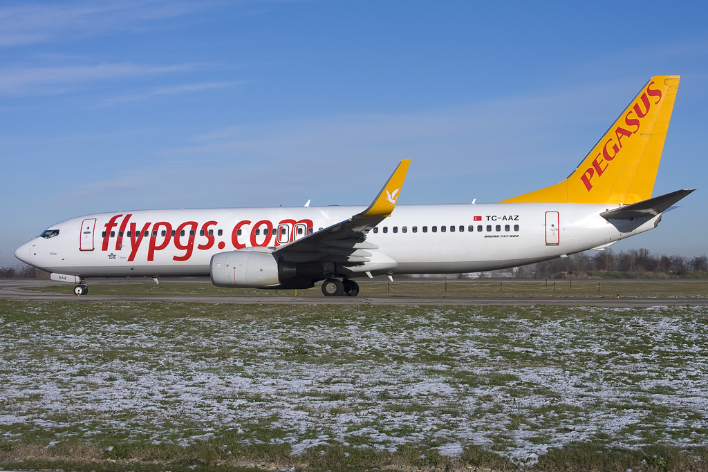TC-AAZ B737-82R 40875/3325 Pegasus Airlines @ Bologna Airport 10.12.2012 © Piti Spotter Club Verona