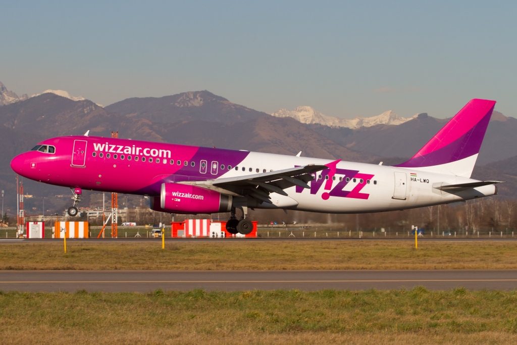 HA-LWQ A320-232 5196 Wizz Air @ Bergamo Airport 04.02.2016 © Piti Spotter Club Verona