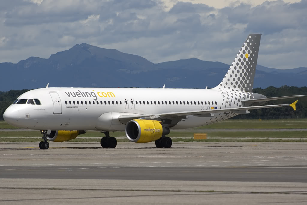 EC-JFF A320-214 2388 Vueling Airlines @ Milano Malpensa Airport 07.2008 © Piti Spotter Club Verona