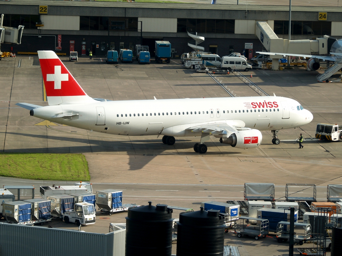 HB-IJV A320-214 2024 Swiss International Air Lines @ Manchester Airport 21.07.2012 © Piti Spotter Club Verona
