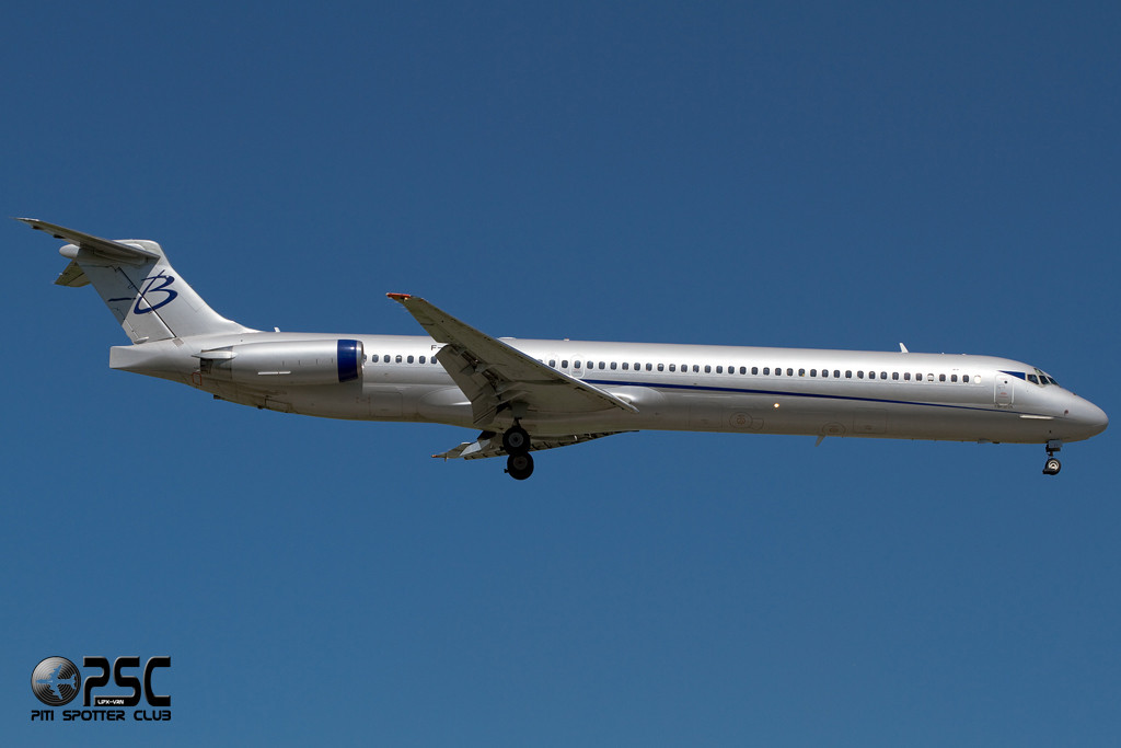 F-GMLK MD-83 49672/1494 Blue Line