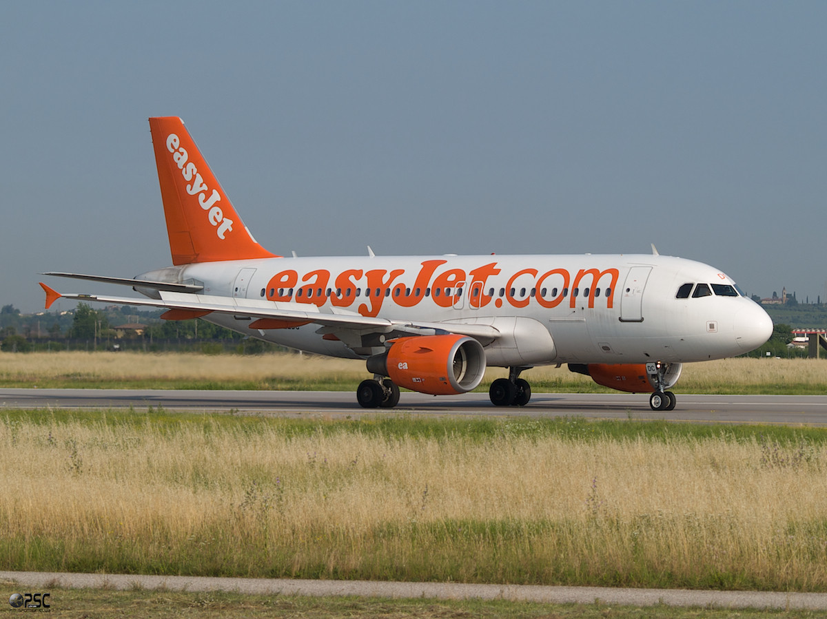 Airbus A319 - MSN 2043 - G-EZDC 