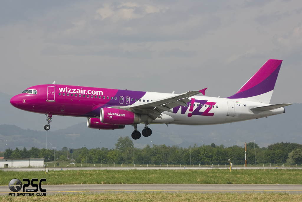 HA-LWI A320-232 4628 Wizz Air @ Bergamo Airport 02.06.2013 © Piti Spotter Club Verona
