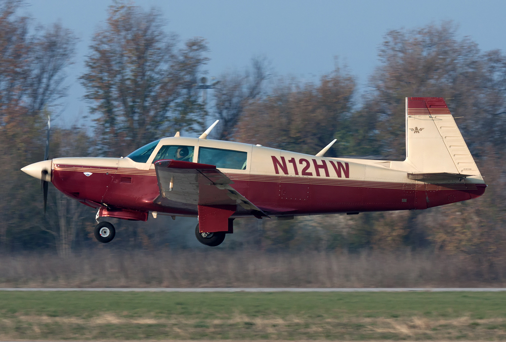 N12HW - Mooney M20K @ Aeroporto Verona Boscomantico © Piti Spotter Club Verona