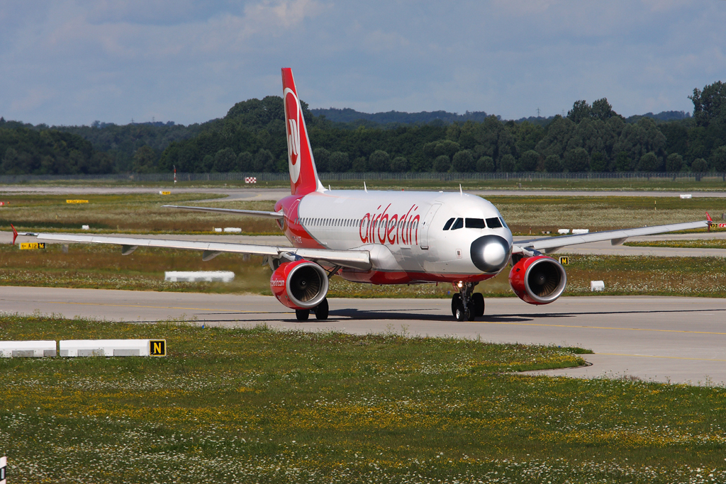 D-ALTE A320-214 1504 Air Berlin @ Munich Airport 05.2009 © Piti Spotter Club Verona