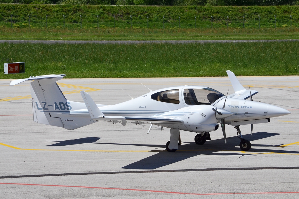 LZ-ADS - Diamond Aircraft Industries DA-42 Twin Star DA42 42.064 @ Aeroporto di Trento © Piti Spotter Club Verona