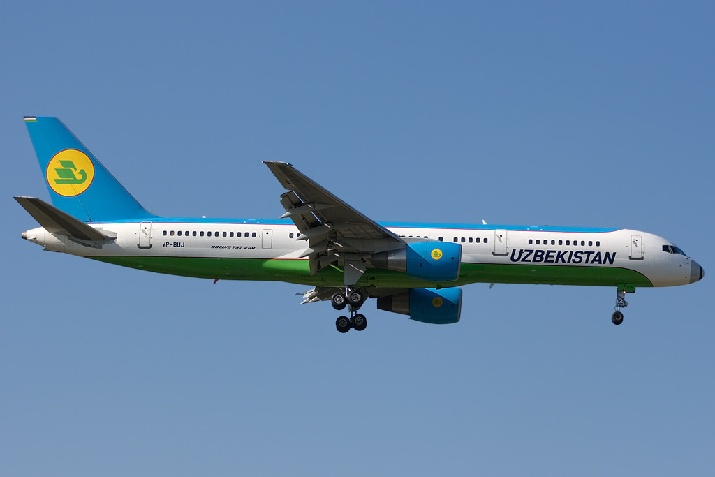 VP-BUJ B757-231 28488/884 Uzbekistan Airways @ Aeroporto di Verona © Piti Spotter Club Verona